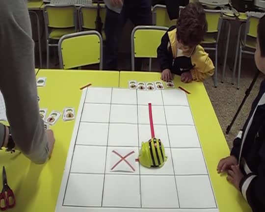 Beebot físico Pareja Pablo y Alberto Problema en partes