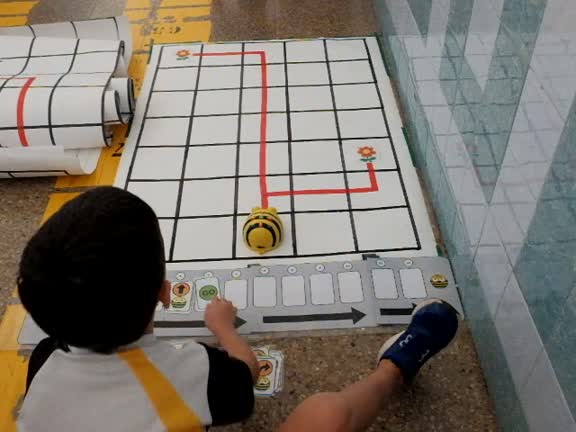 beebot-fisico02-61b0925b